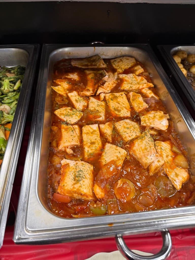 Salmon in tomato sauce